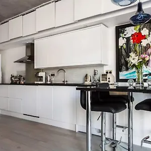 Canal-side In Shoreditch Apartment London
